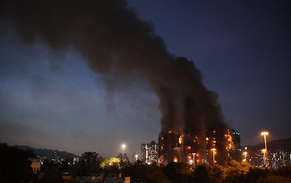 Suman 94 los fallecidos en incendio de Hong Kong