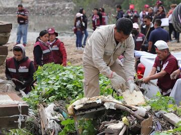 Suman más de mil 900 toneladas de desechos retirados de la presa Río Becerra; se han intervenido 3 mil 930 metros cuadrados