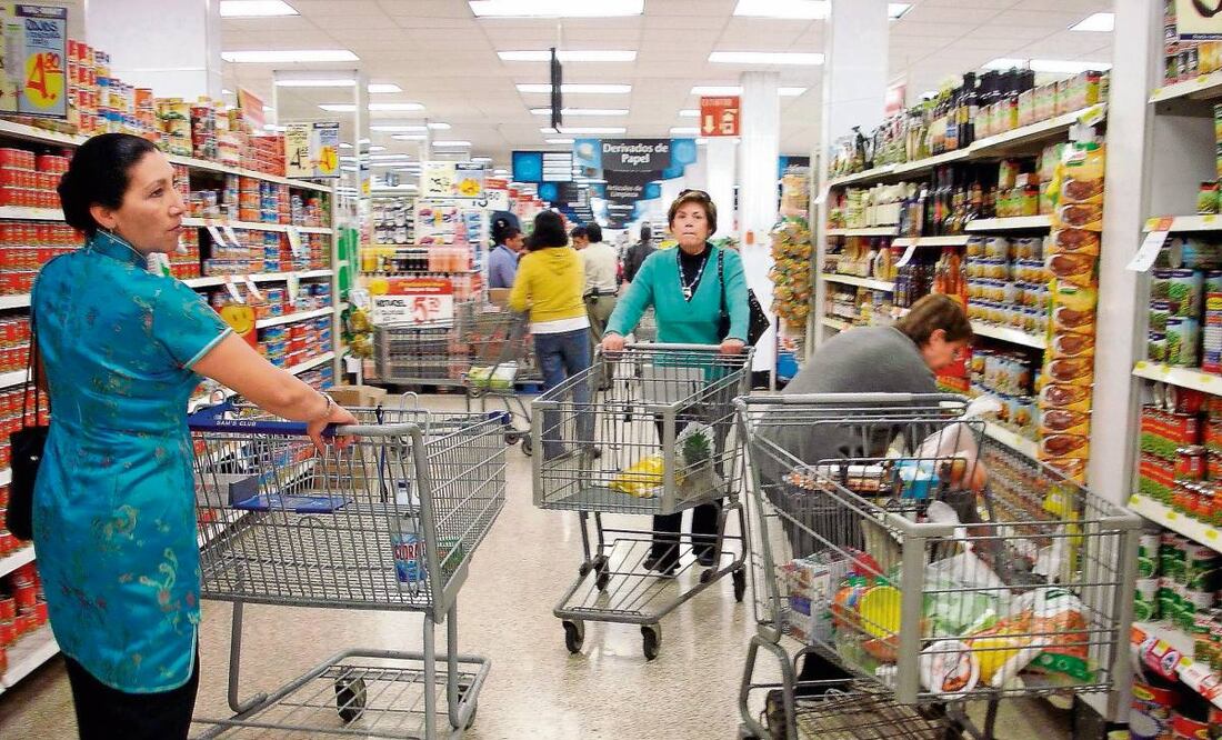 De acuerdo con un sondeo de Kantar, empresa consultora de mercados, 52% de los mexicanos expresaron que ante los aranceles de Trump consumirán más marcas mexicanas. Foto: Archivo EL UNIVERSAL