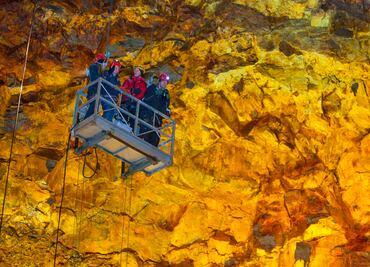 En Islandia, tour por las profundidades de un volcán dormido