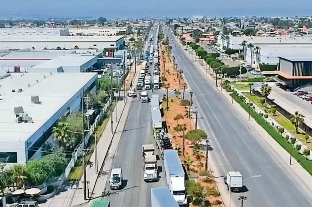 Dos de cada 10 camiones con artículos perecederos fueron rechazados en EU por daños en la mercancía, debido a los retrasos que tuvieron en la frontera. / ESPECIAL