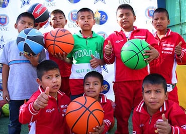 Jóvenes Triquis jugarán y estudiarán en la UANL