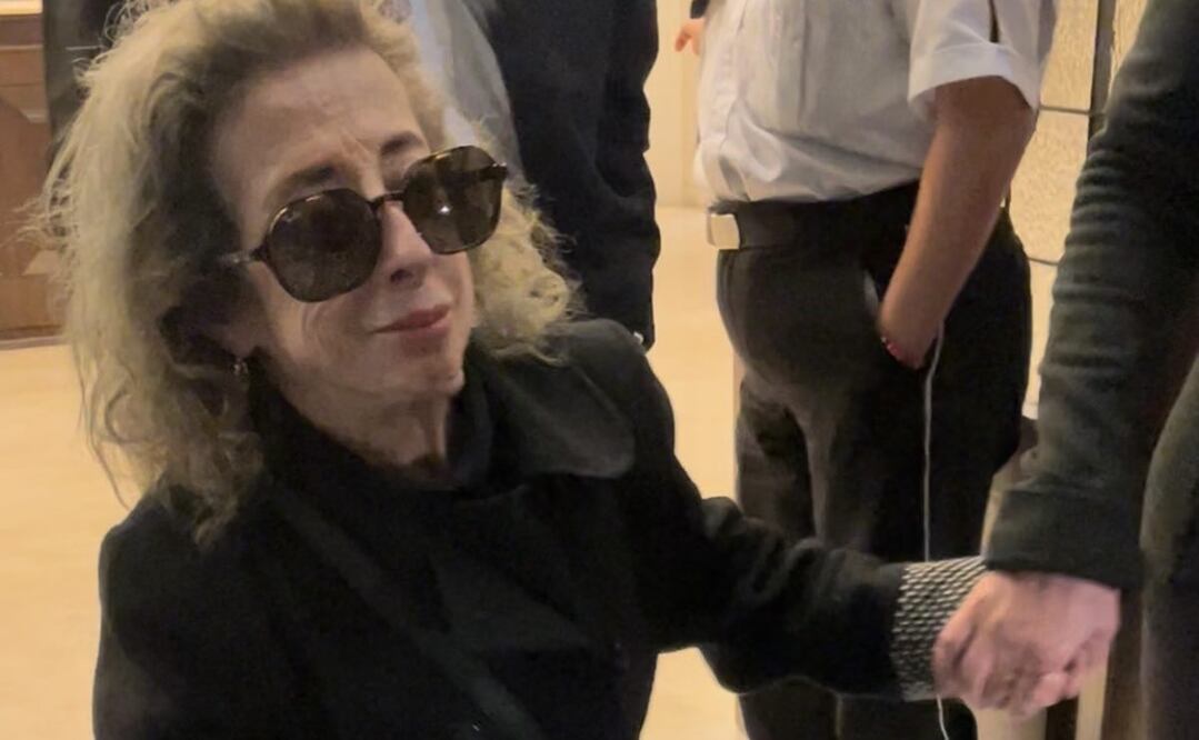 María Elena Saldaña al salir del funeral de Benito Castro. FOTO: Especial