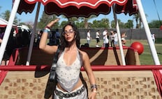 María Chacón brilla en Coachella con set de minifalda