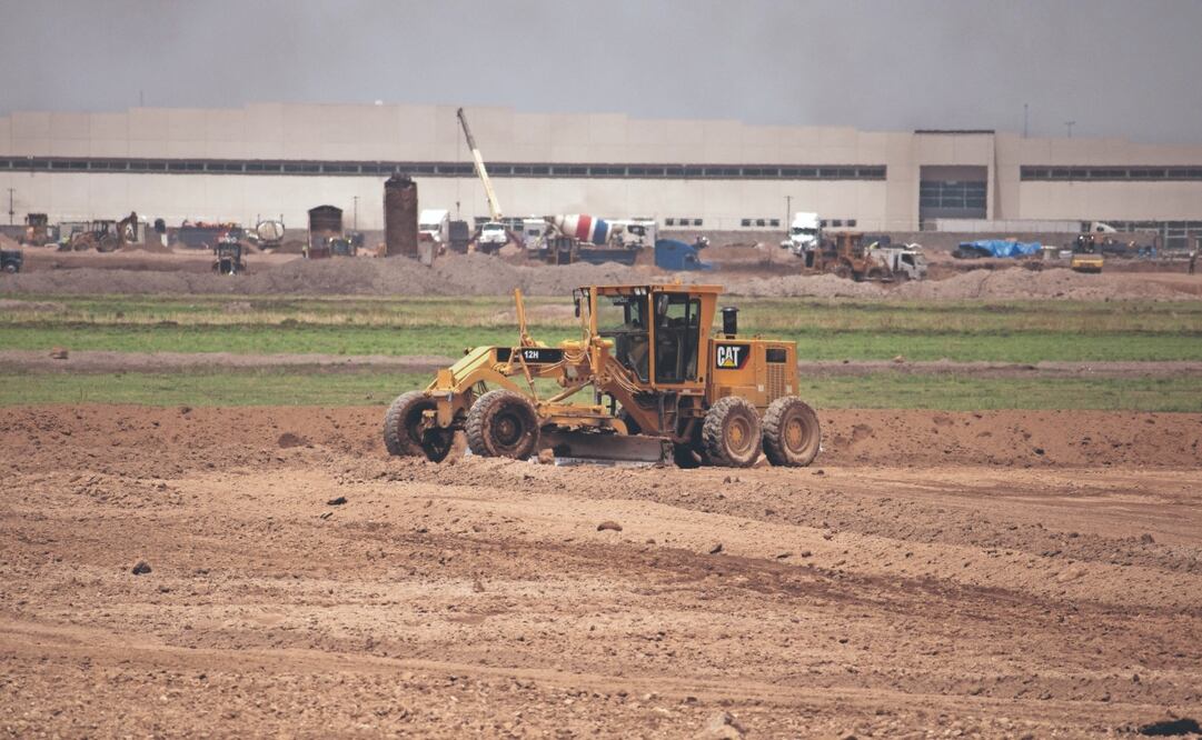 Ejidatarios de Melchor Ocampo y Cuautitlán, así como habitantes de Zumpango y Nextlalpan señalan que con la llegada del AIFA han visto crecer aceleradamente la construcción de bodegas industriales. Foto: Darío Luna