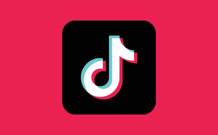 Mujer se burla de su novio con trend viral de las mariposas; ¿de qué trata?