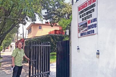 Protestan vecinos por cambio de uso de suelo en Satélite