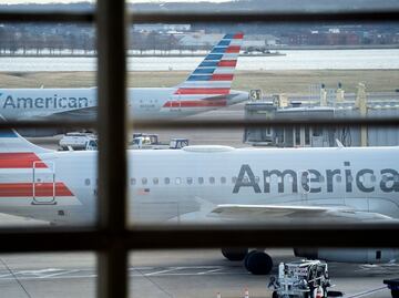 Pasajera que habría sido expulsada de vuelo por quitarse el cubrebocas, pide 10 mdd de indemnización