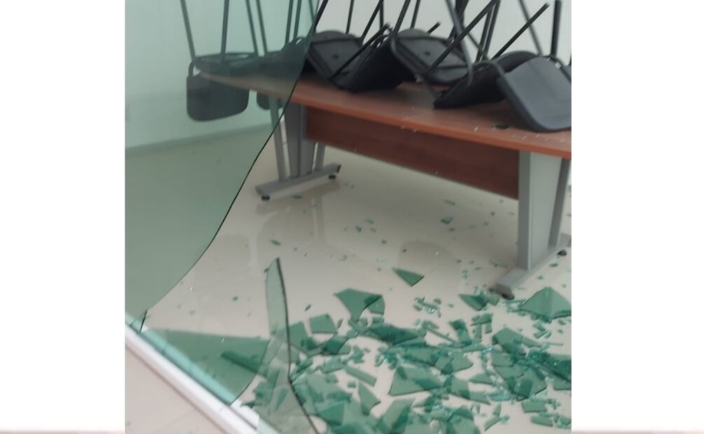 Las Brujas Feministas de RomerA irrumpieron en el Centro de Justicia de la FGJEM para exigir la aparición con vida de Alix Vannessa Francisco Gutiérrez, de 14 años de edad. Foto: Especial