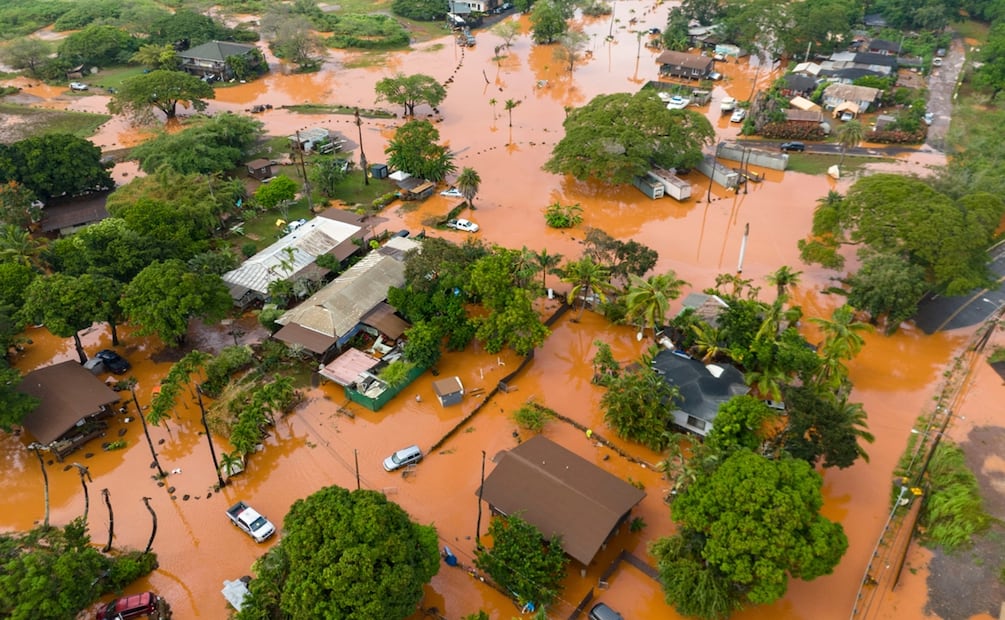 Vista aérea de calles anegadas por las fuertes lluvias, el 20 de marzo de 2026, en Haleiwa, Hawái. Foto: AP