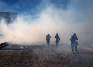 México pide a EU investigación sobre uso de gases contra migrantes en frontera