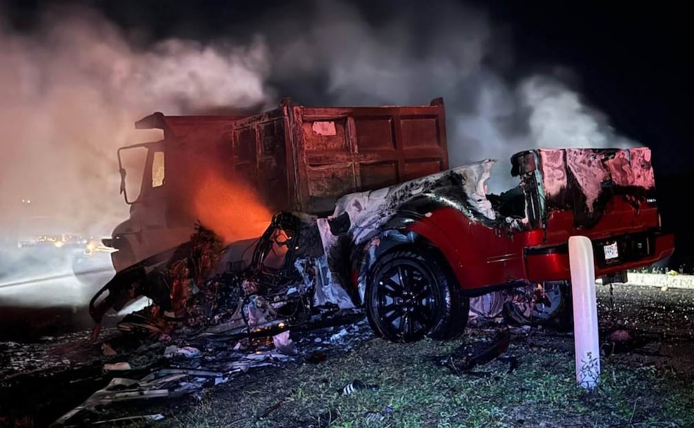 Paramédicos atendieron a varios lesionados y fuerzas federales aseguraron la zona del accidente. (12/01/26) Foto: Especial