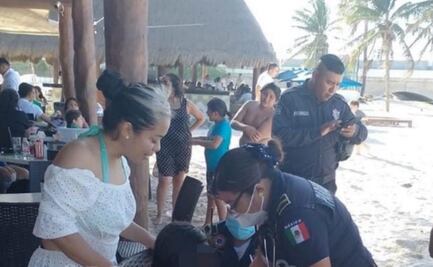 Medusas atacan a bañistas; familia recibe primeros auxilios en playa del malecón, Yucatán