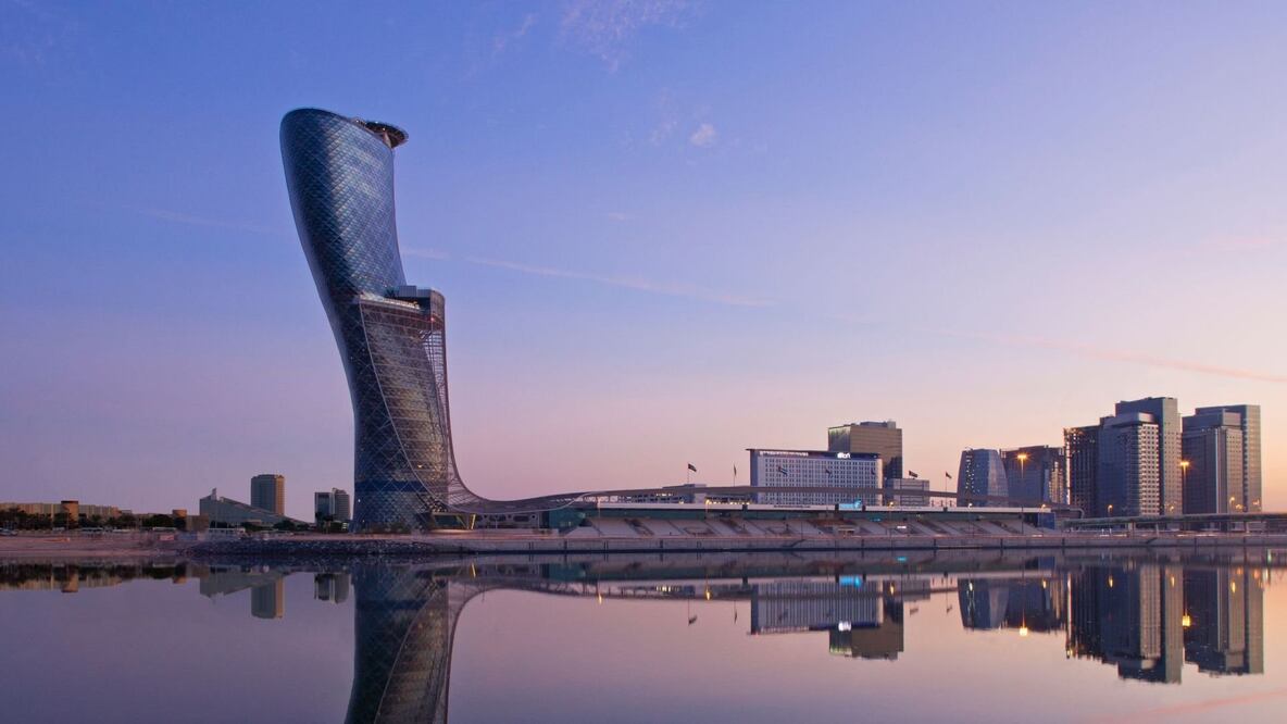  El Hyatt Capital Gate es de los hoteles que tiene mas inclinación, a comparación de otros. (Foto: Efetur/Cedida por Open Comunicación.)