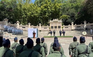 Fuerza Aérea realiza ceremonia luctuosa a pilotos del Escuadrón 201; “su legado trasciende a través del tiempo”, asegura