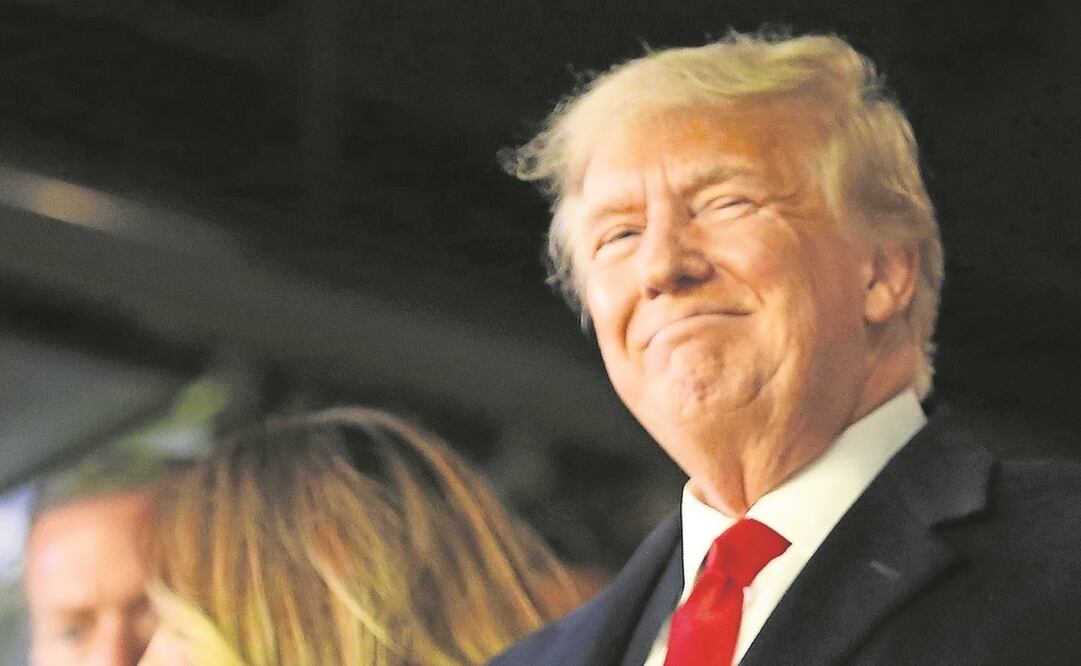 El expresidente Donald Trump acudió el sábado al juego de los Astros contra los Bravos de Atlanta. Foto: AFP