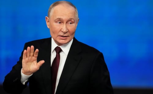 Putin ordena suspender los ataques a Kiev por 3 días; tregua es por visita de los emisarios de EU a Rusia y Ucrania