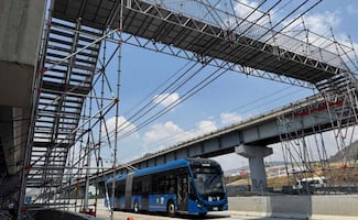 Reestablecen funcionamiento de puente peatonal en Valle de Chalco; infraestructura había sido dañada por robo de piezas   