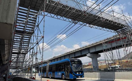 Reestablecen funcionamiento de puente peatonal en Valle de Chalco; infraestructura había sido dañada por robo de piezas   
