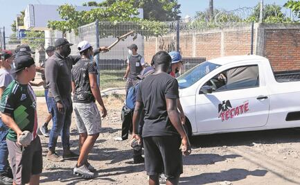 Dan a migrantes código QR para salir de Chiapas