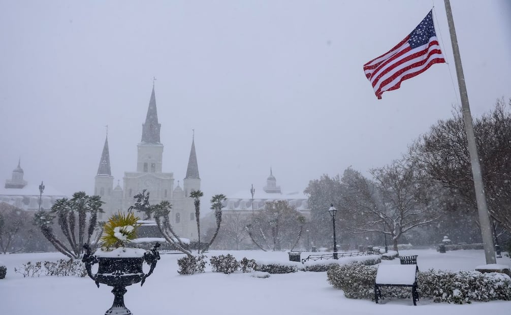 La nevada, la más intensa de la ciudad en los últimos cinco años, provocó que se acumularan hasta 30 centímetros de nieve en algunos puntos. Foto:  EFE/EPA/DERICK HINGLE