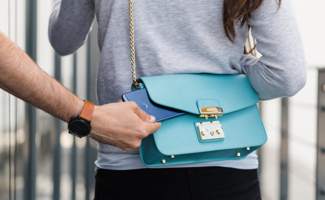 Tanto Apple como Google ofrecen diversas opciones para recuperar tu informacióin y eliminarla de tus dispositivo robado