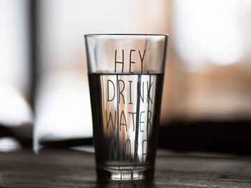 5 maneras de mantenerse hidratado en época de calor