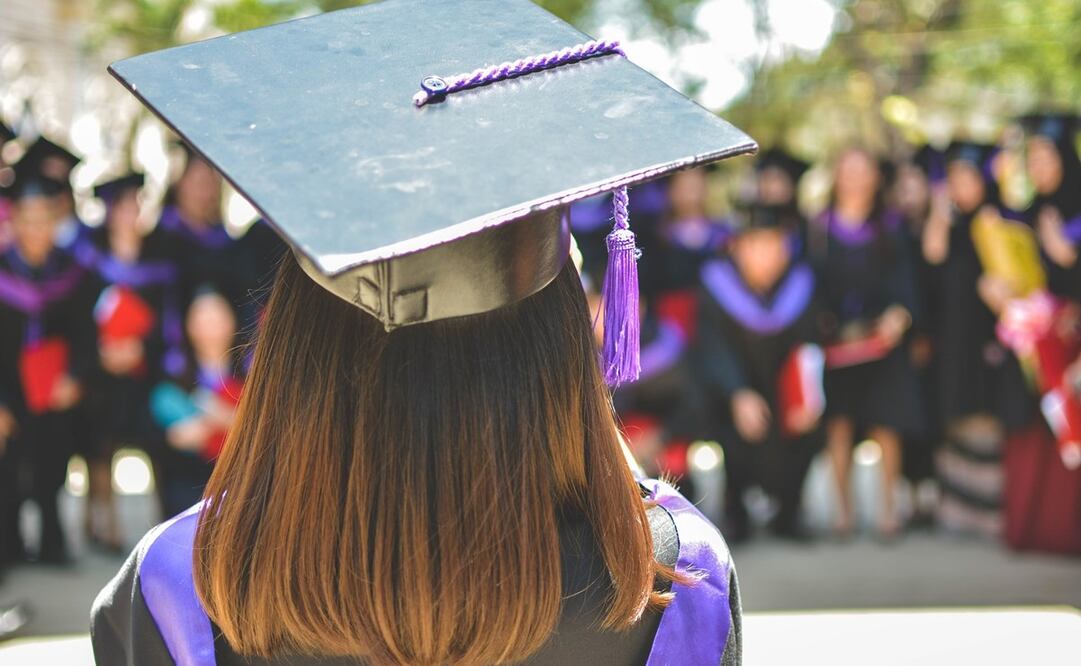 En las graduaciones escolares se realizan festivales y vals. Foto: Unsplash