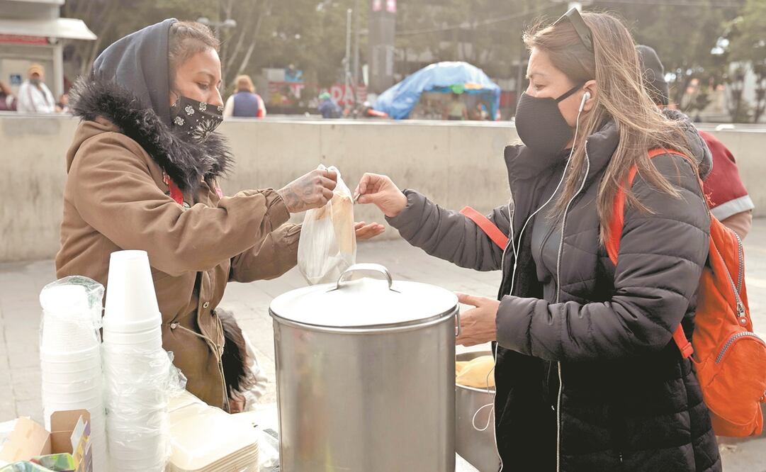 En un recorrido por el primer cuadro de la Ciudad, se observó la baja clientela de los tamaleros. Foto: Berenice Fregoso. EL UNIVERSAL