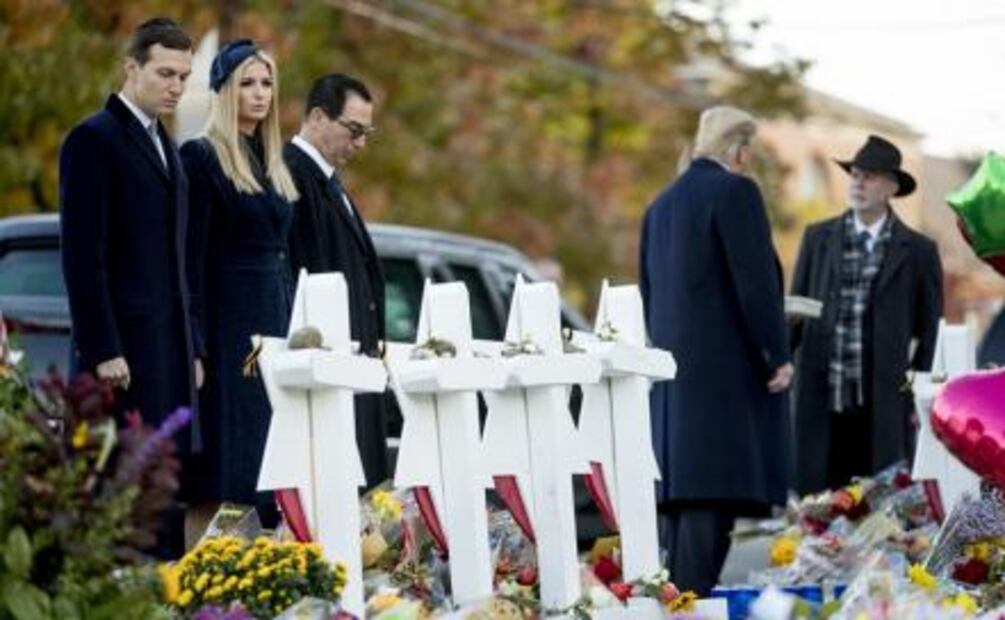 Entre protesta, Trump llega a sinagoga de Pittsburgh tras tiroteo