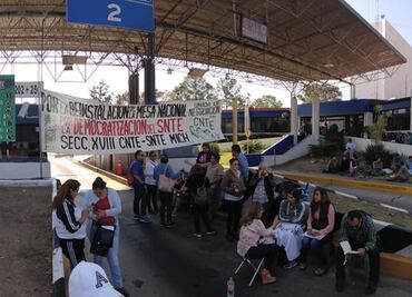 CNTE libera casetas de cuota en Michoacán