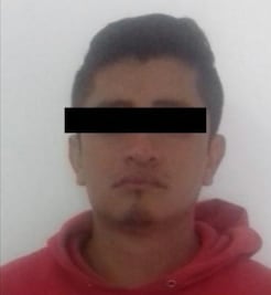 Detienen a chofer de combi con cargamento de armas en Chiapas