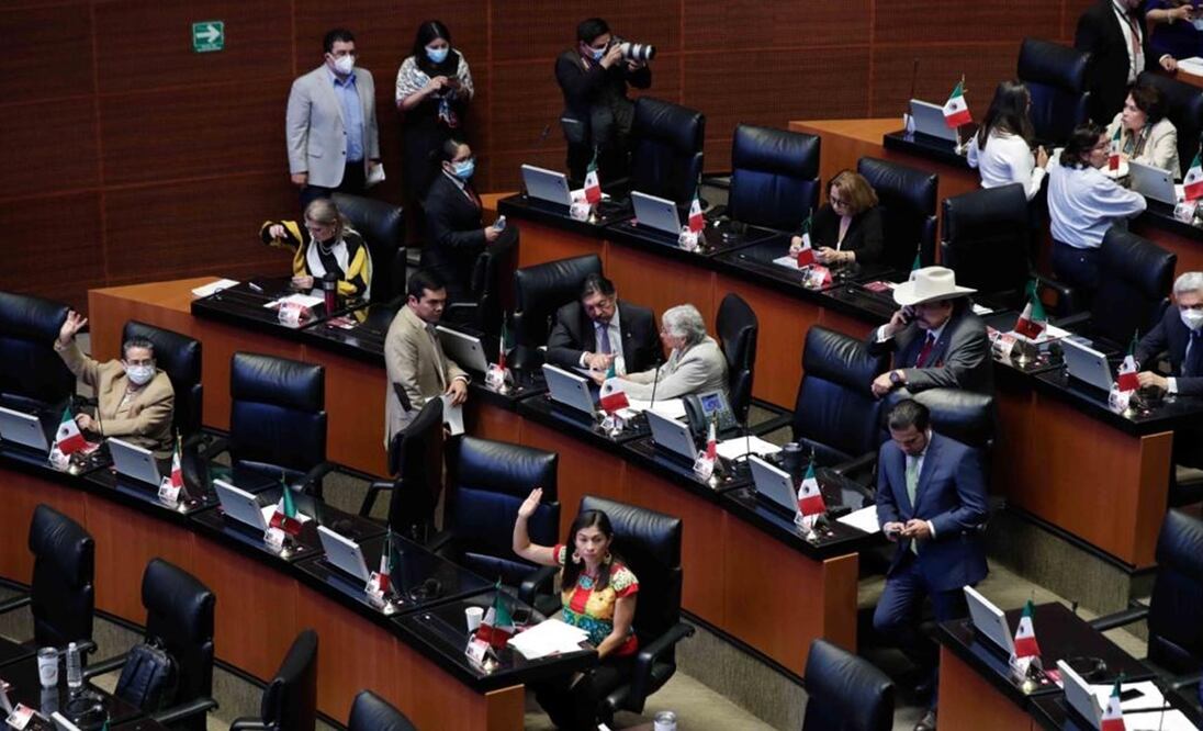 El senador Monreal reconoció que aún no cuenta con los votos suficientes para alcanzar la mayoría calificada, por lo que en las próximas horas continuará su diálogo y acercamiento con los legisladores de oposición. Foto: Diego Simón Sánchez