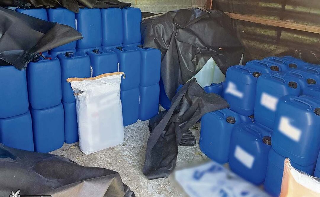 A inicios de septiembre, en el poblado de Swiecie, las autoridades polacas incautaron varios cientos de litros de metanfetamina líquida y productos semiacabados. Foto: Oficina Central de Investigación Policial de Polonia