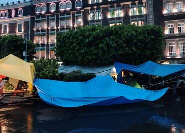 Previo a votación, maestros comienzan a retirar casas de campaña del Zócalo; esperan decisión de Asamblea General