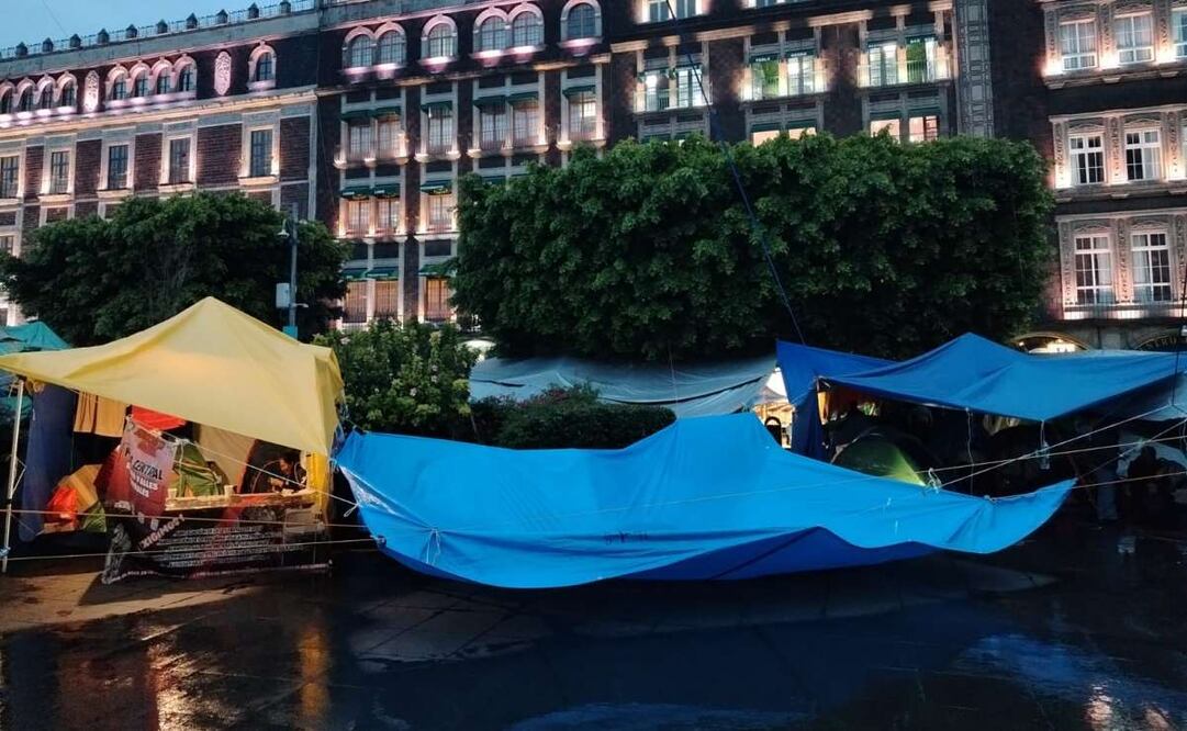 Comienzan maestros de la CNTE retirar casas de campaña en plantón de CDMX. Foto: Eduardo Dina/EL UNIVERSAL