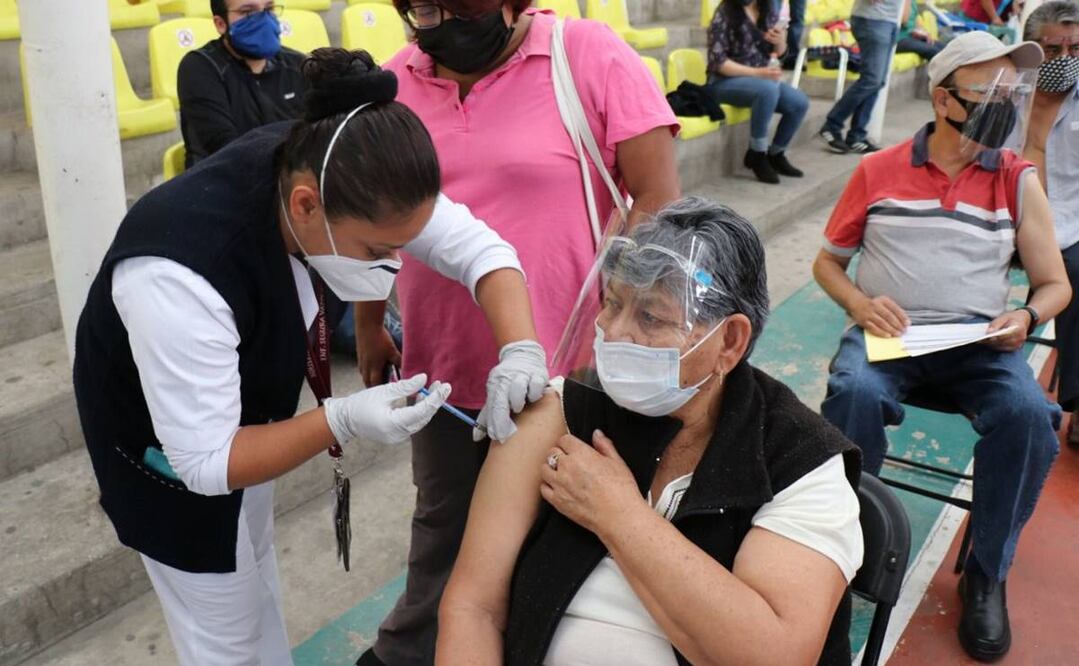 En Nezahualcóyotl y Texcoco se aplicó la vacuna Sinovac y la segunda dosis será el mismo biológico. Foto: Especial 