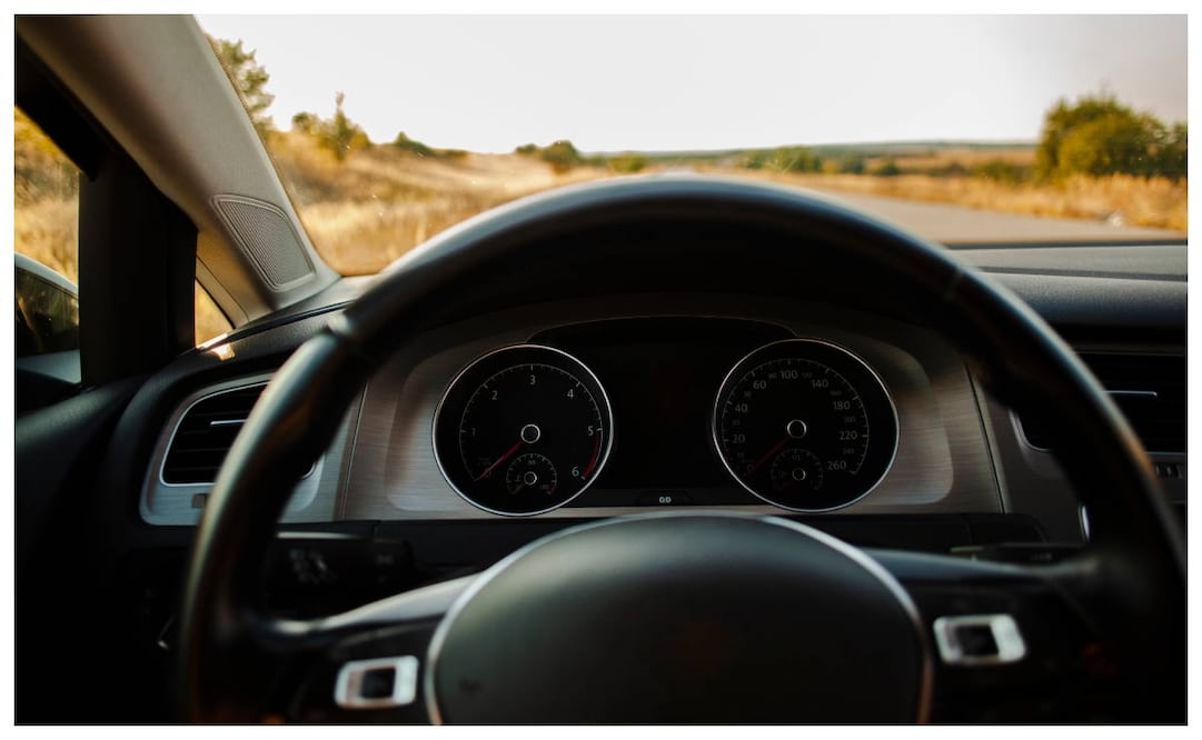 Conoce las razones por las que vibra tu auto al acelerar. Fuente: Pixabay