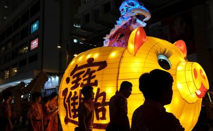Millones de chinos celebran la llegada del Año del Cerdo