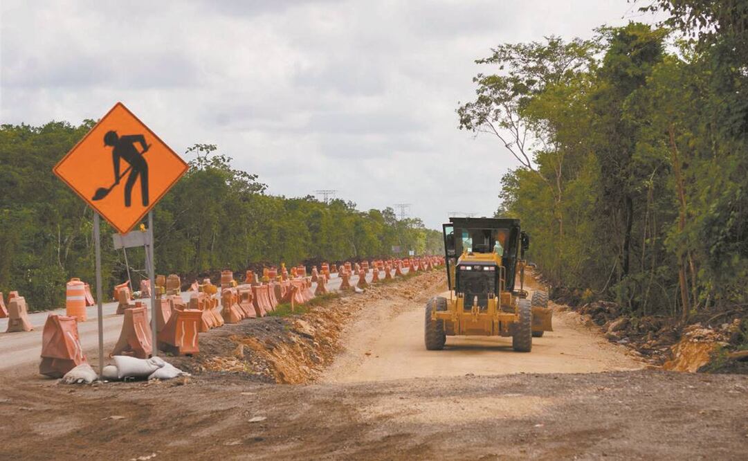 Aunque el proyecto apenas es analizado y no cuenta con autorizaciones de impacto ambiental, sólo con permisos provisionales que emanan de un acuerdo presidencial, la obra del Tren Maya sigue, como muestra la foto. Foto: Elizabeth Ruiza/ CUARTOSCURO