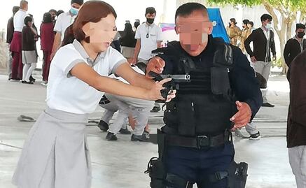 Policías "prestan" armas a estudiantes de secundaria de Guanajuato; abren investigación