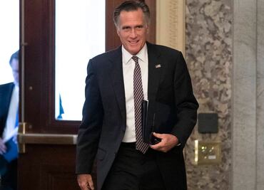 El republicano Mitt Romney dice que votará a favor de destituir a Trump