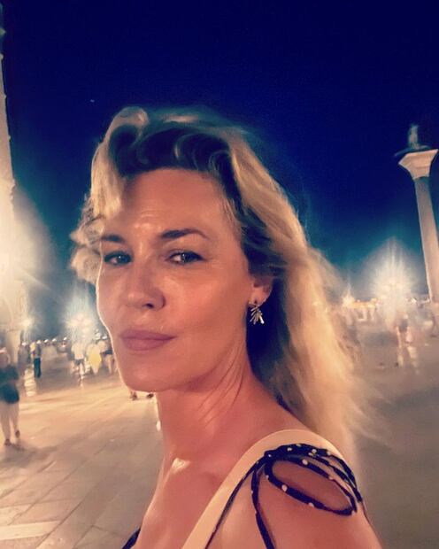 Connie Nielsen posando. Fuente: Instagram @connienielsenofficial