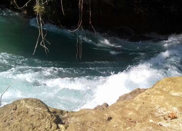 Madre rescata a su hijo quien cayó al río en San Cristóbal de las Casas