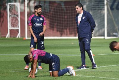 Oribe Peralta exige apoyo a Luis Fernando Tena