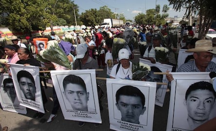 AMLO se reúne con padres de los 43 normalistas de Ayotzinapa