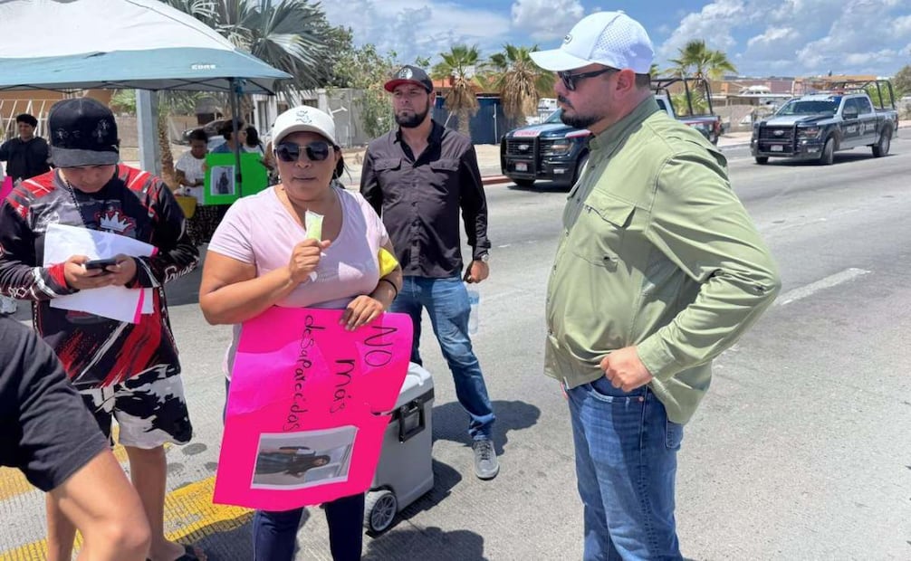 Familias bloquean carretera por dos jóvenes desaparecidas en Los Cabos, BCS; exigen acelerar su búsqueda.
(02/09/26)
Foto: Especial.