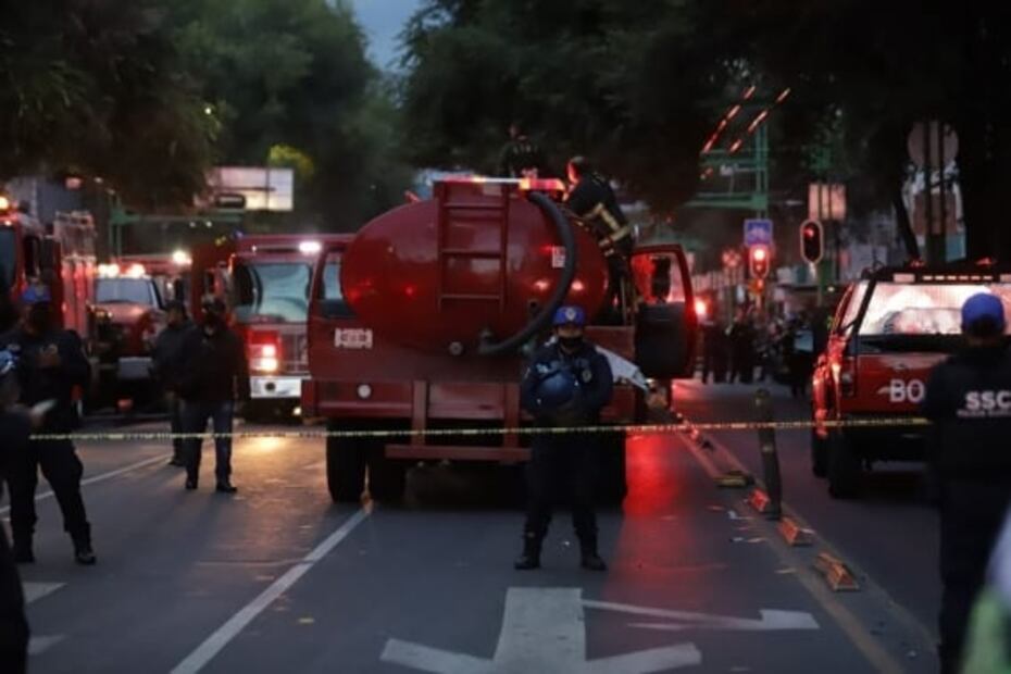 Controlan incendio en la Plaza de la Tecnología, en el centro de la CDMX