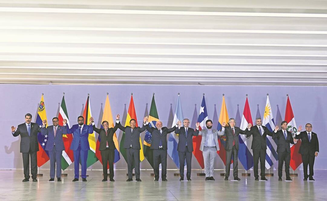 A la Cumbre de Brasilia asistieron los representantes de 12 naciones sudamericanas. El encuentro regional fue el primero en su tipo celebrado en nueve años.