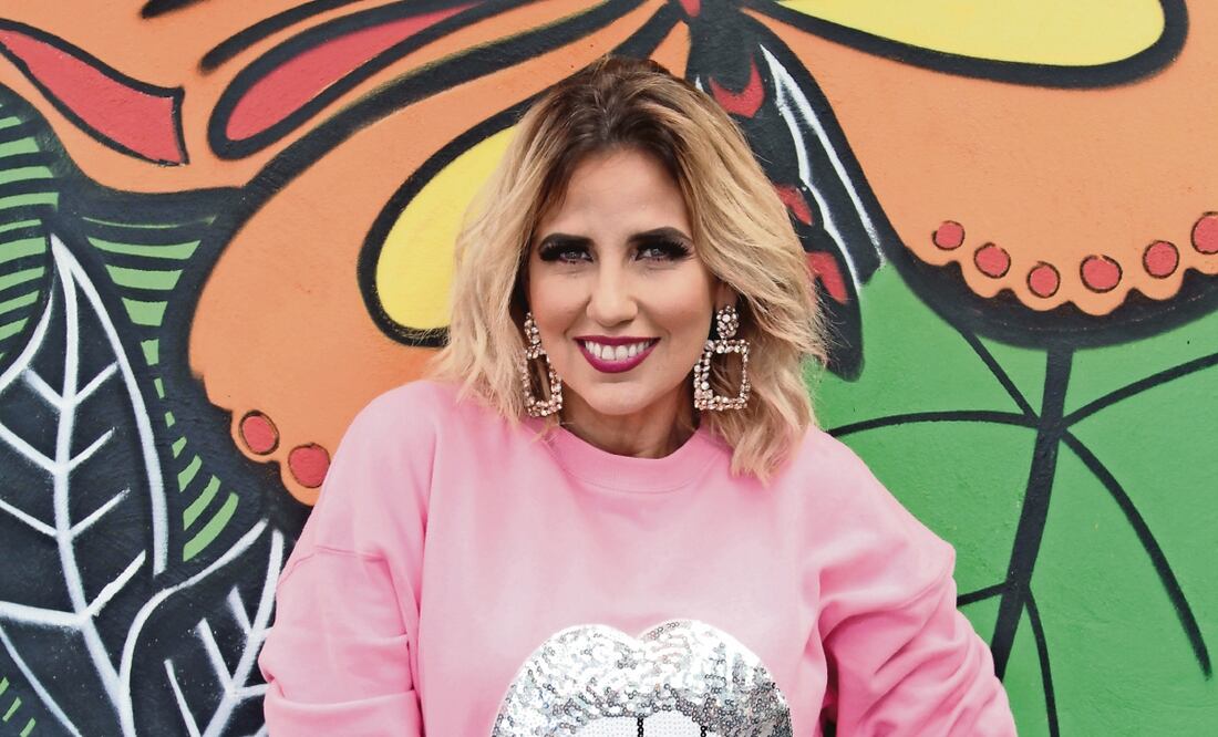 Raquel Bigorra tuvo a Fey como su primera invitada. También hace transmisiones en vivo por YouTube. CARLOS MEJIA. EL UNIVERSAL